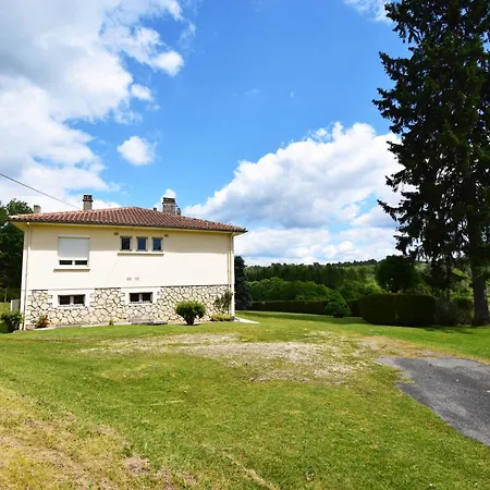 Maison Pour 5 Personnes A La Campagne Blanquefort-sur-Briolance